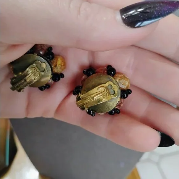 Vintage clip on earrings - Picture 2 of 4